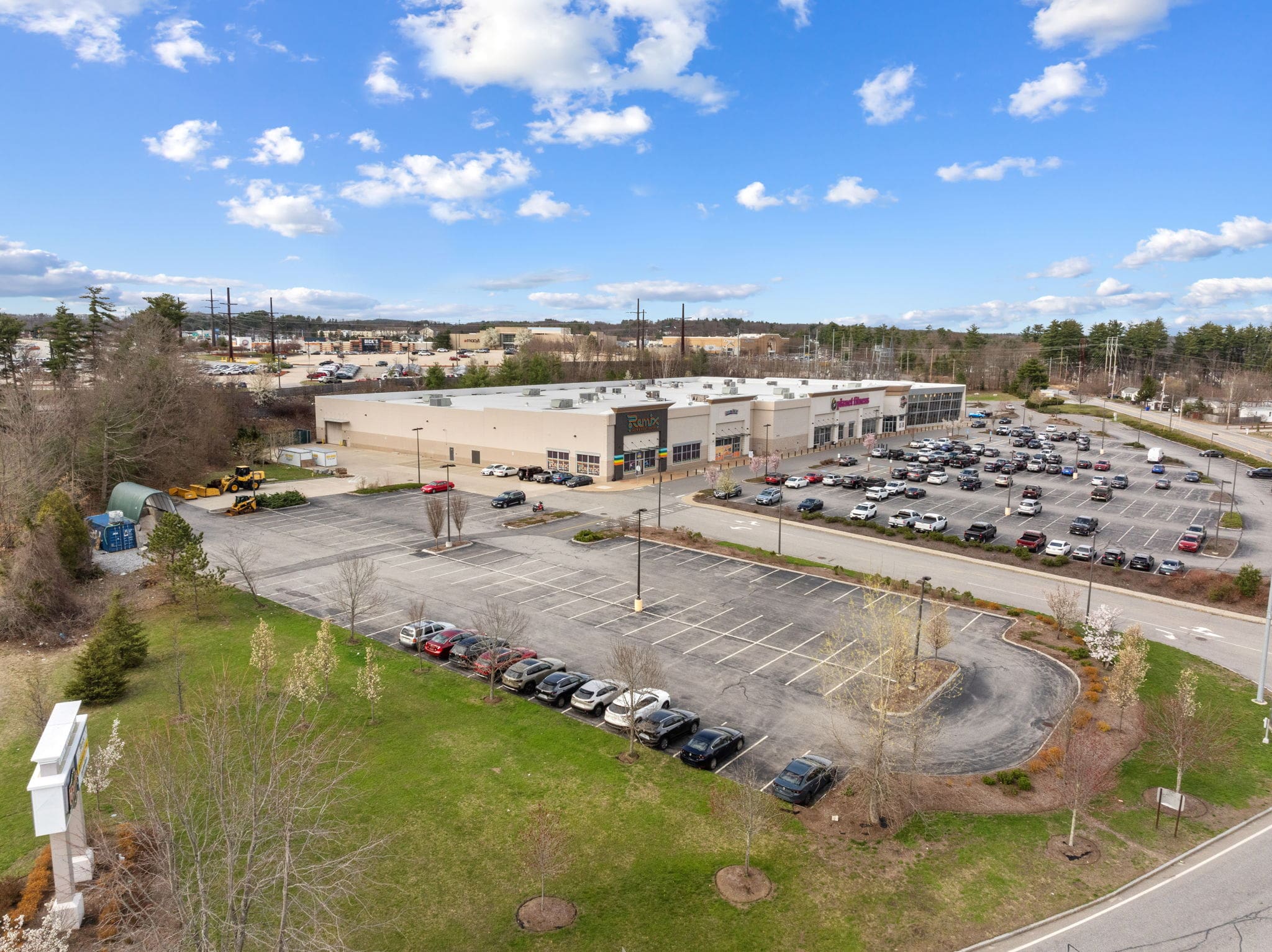 Rare Pad Site in a bustling shopping plaza in Manchester!