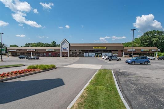 Prime retail space in Hudson – perfect for small business!