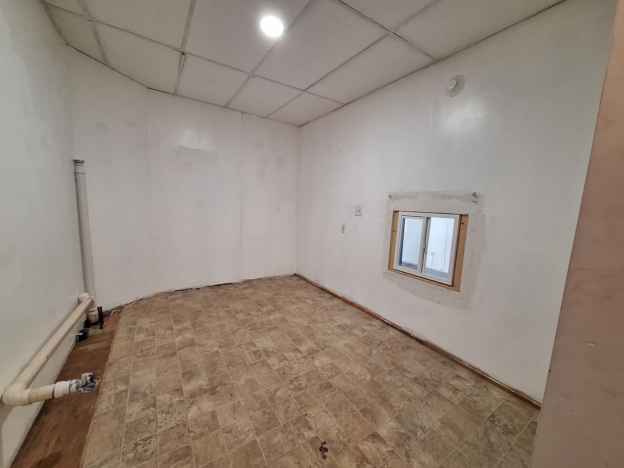 Prime Corner Retail Space – 722 SF in Downtown Manchester