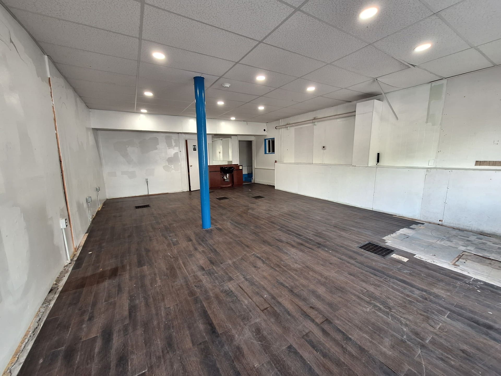 Prime Corner Retail Space – 722 SF in Downtown Manchester