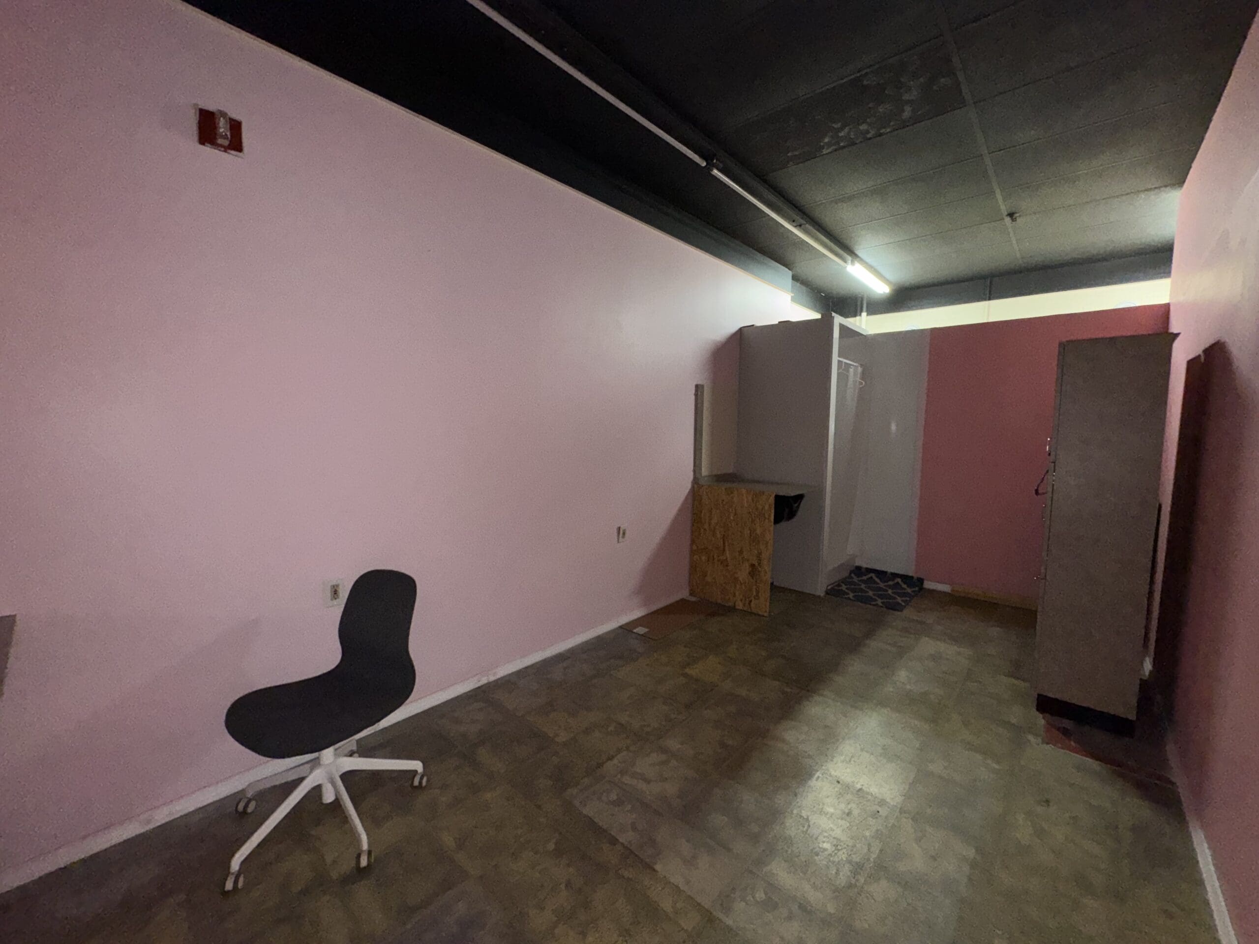 Versatile 860 SF Retail Space – Affordable & Functional