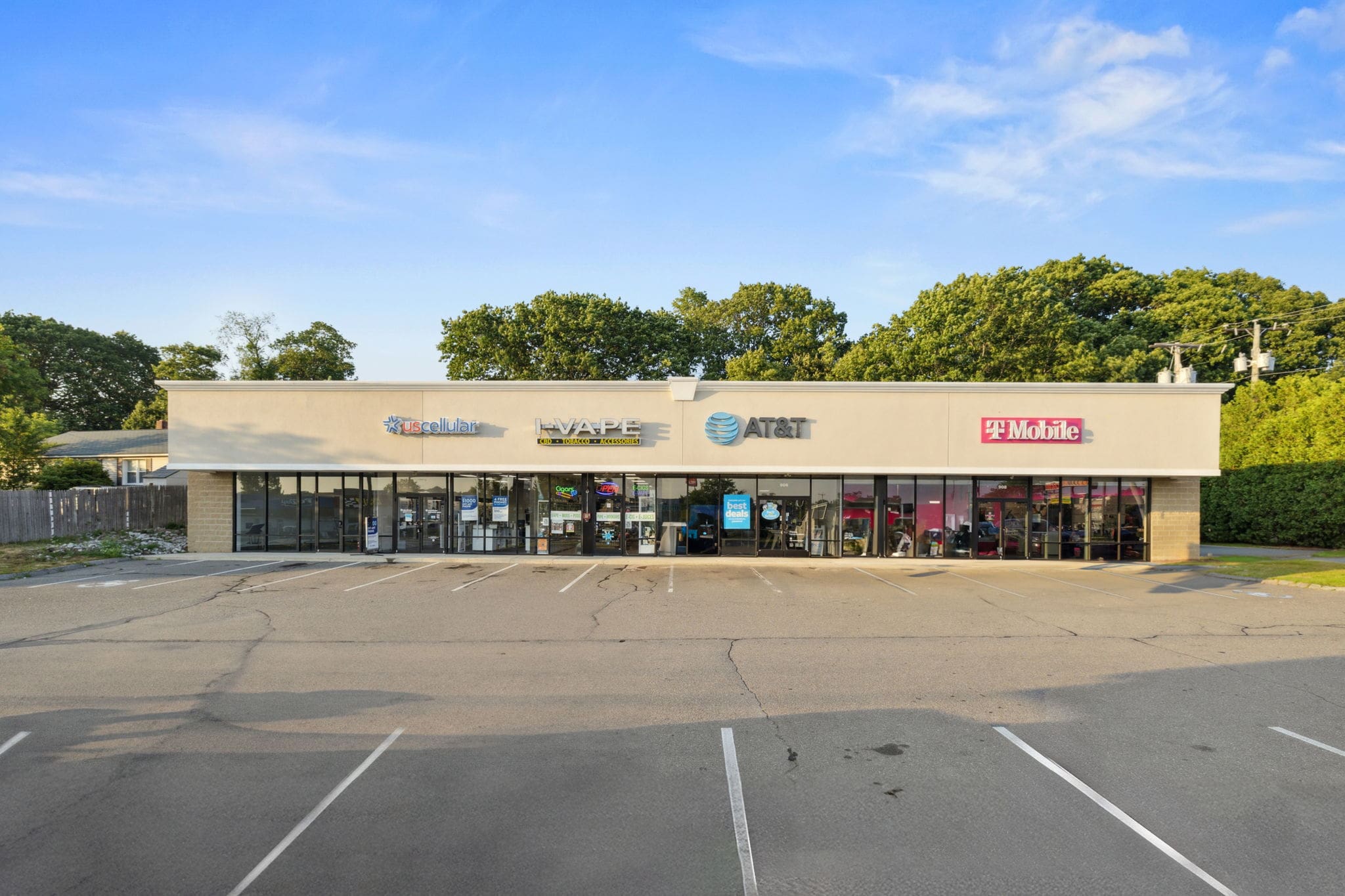 Highly visible retail space on bustling South Willow Street