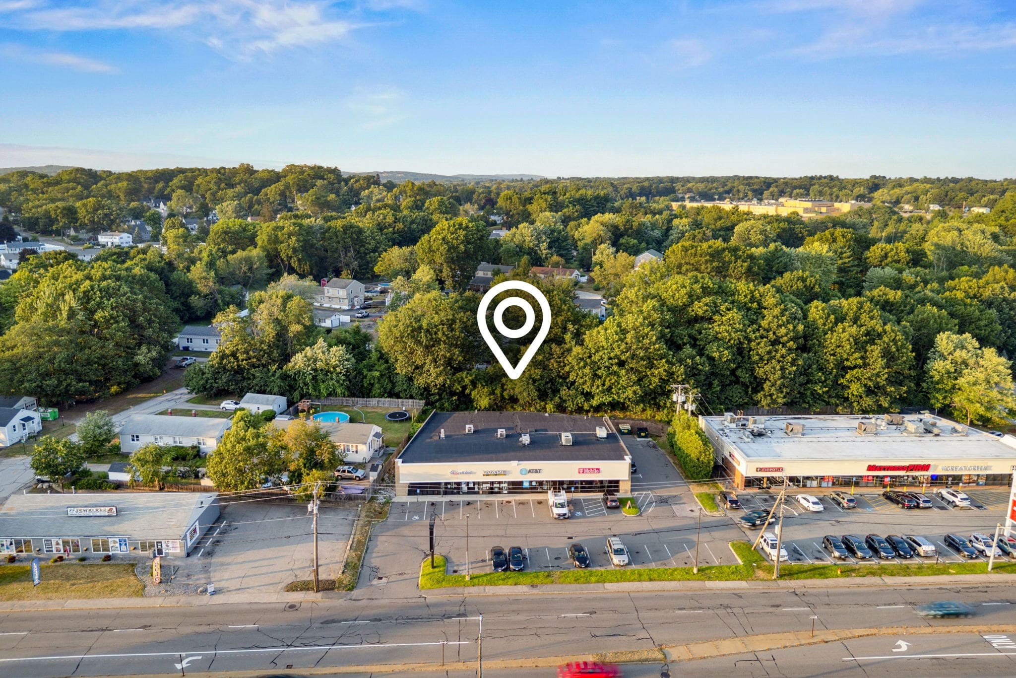 Highly visible retail space on bustling South Willow Street