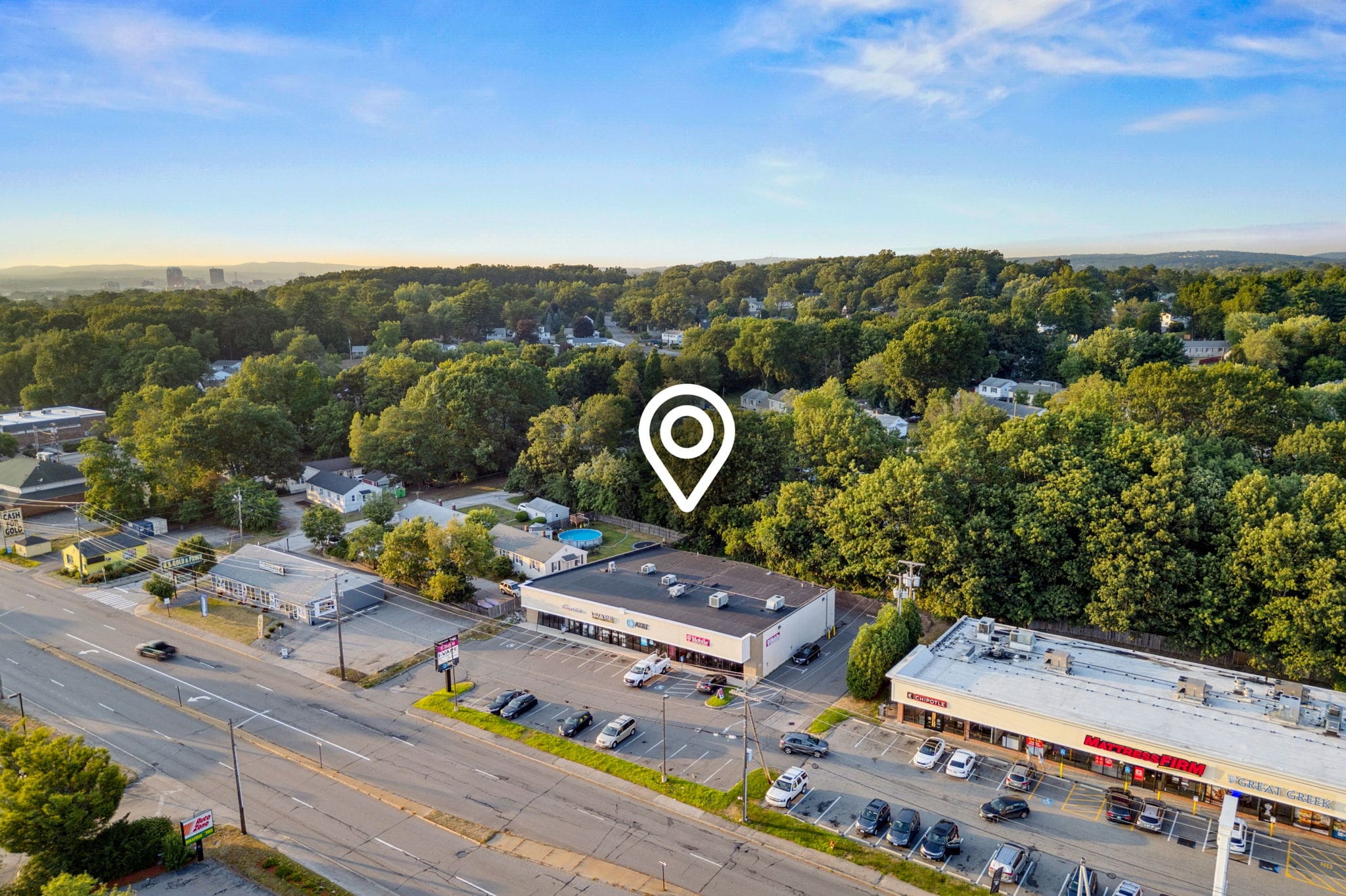 Highly visible retail space on bustling South Willow Street