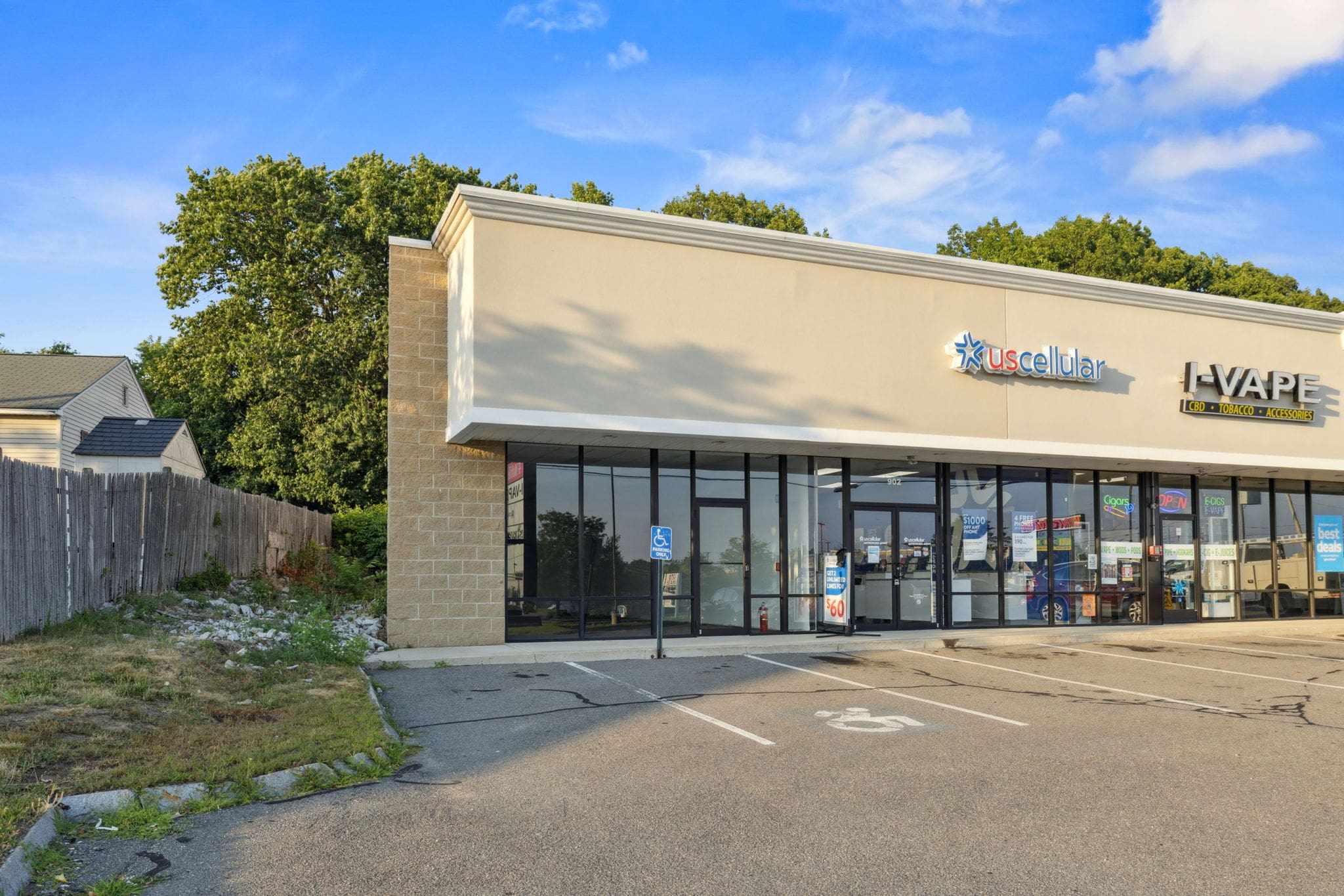 Highly visible retail space on bustling South Willow Street