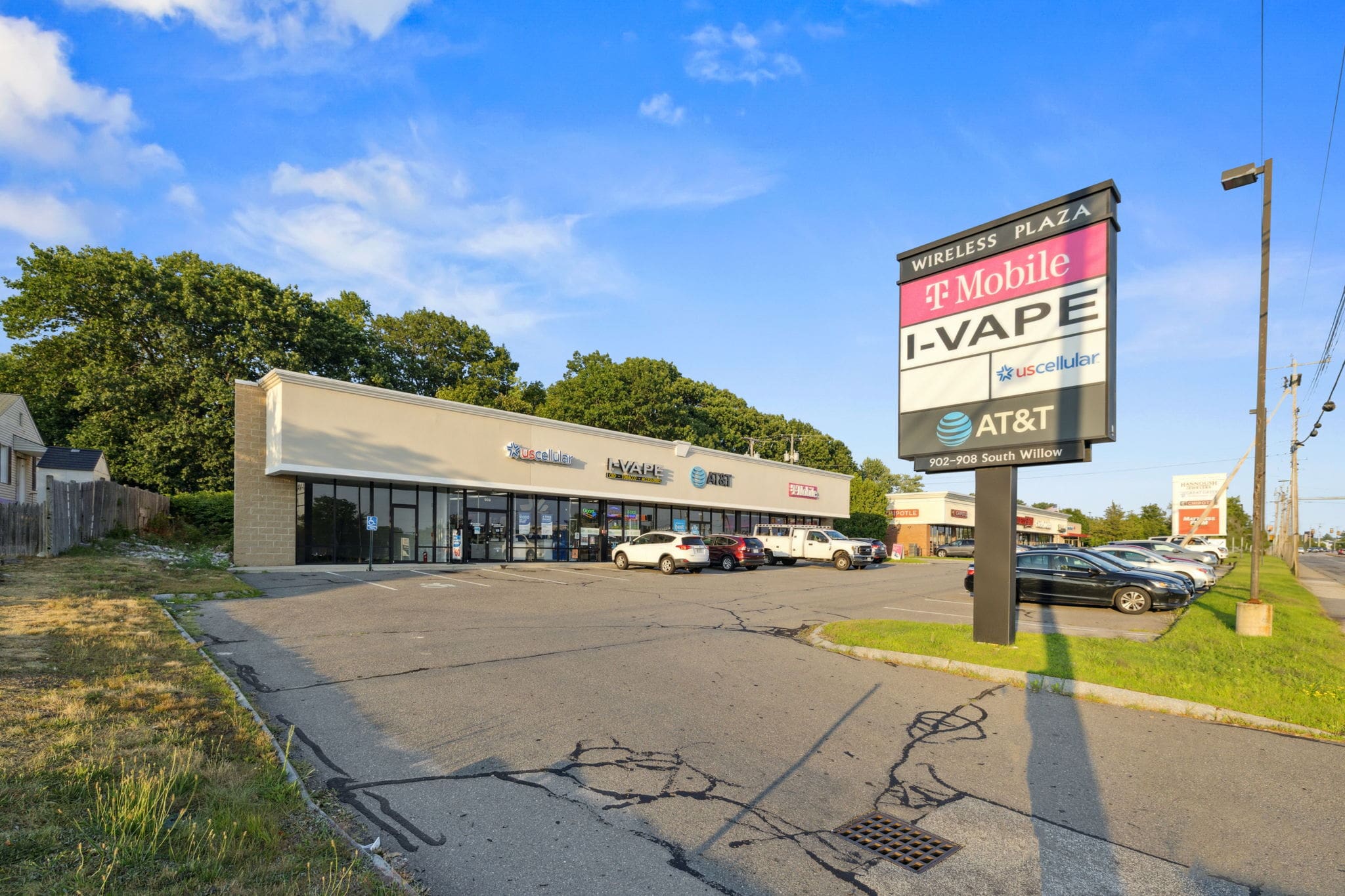 Highly visible retail space on bustling South Willow Street