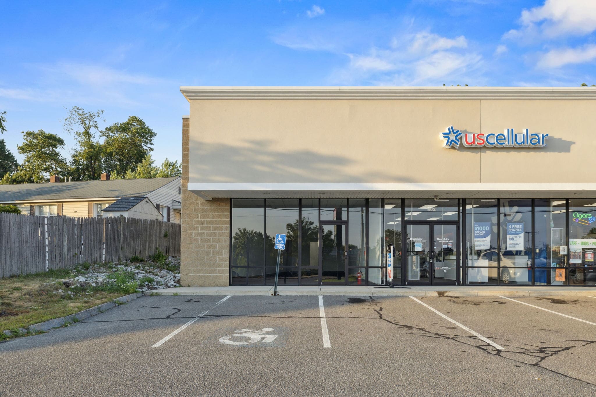 Highly visible retail space on bustling South Willow Street