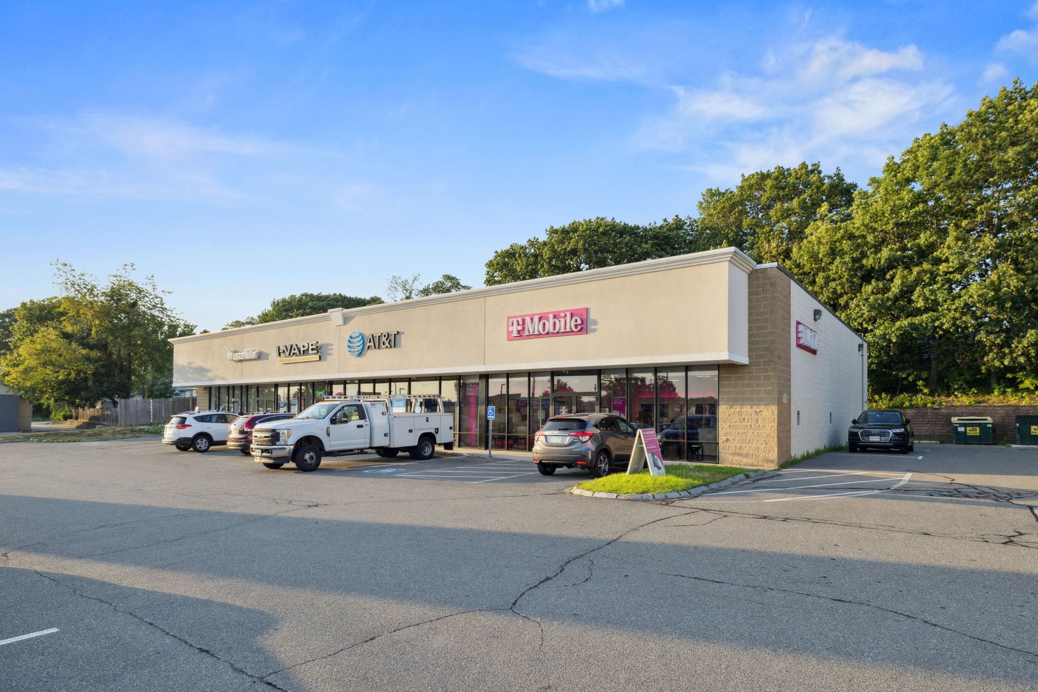 Highly visible retail space on bustling South Willow Street