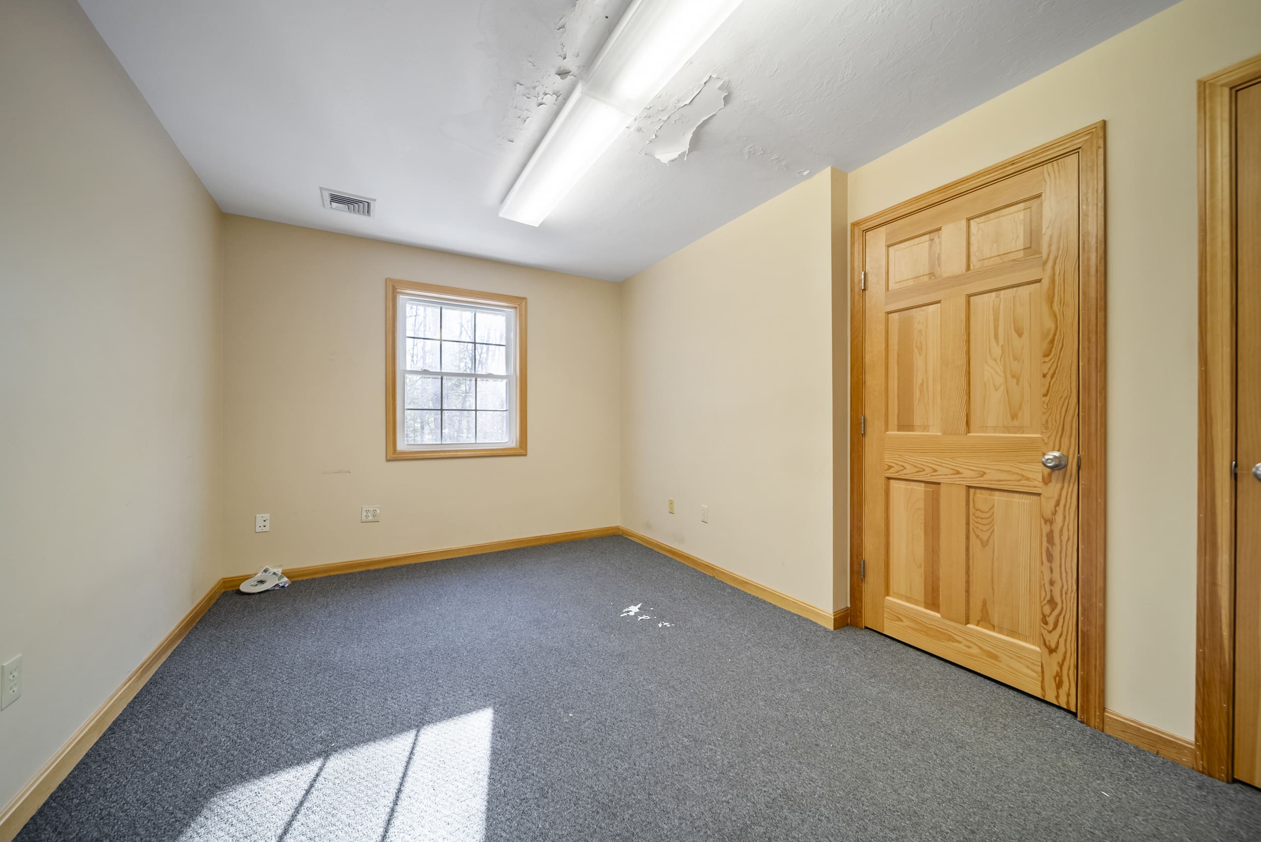 Retail / office space positioned along Whittier Highway in the heart of Moultonborough