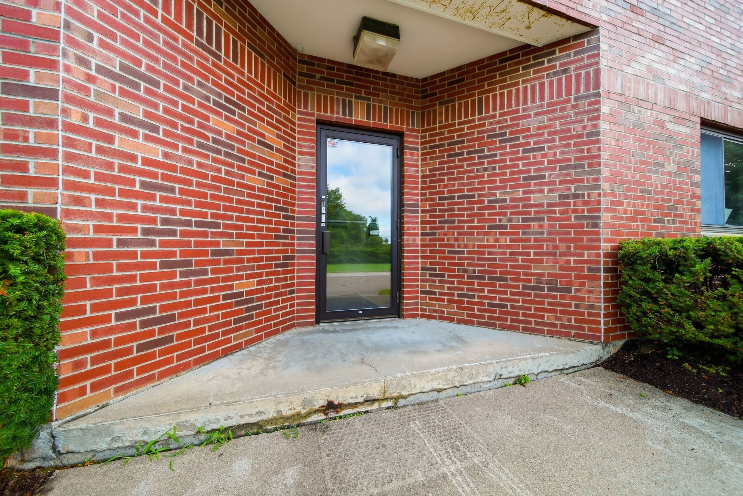 ±9,955 SF Industrial/Flex Facility Near I-93 Exit 20